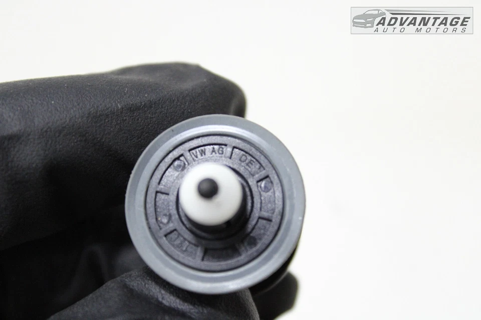 AUDI A6 2012-2018 PANEL DE MOLDURA DE PUERTA INTERIOR DELANTERA O TRASERA CLIP DE RETENCIÓN DE EMPUJE OEM Foto 4 de 4