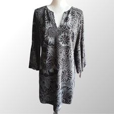Trina Turk Dress Size Medium Black Gray Abstract Floral Print Bell Sleeve Knit