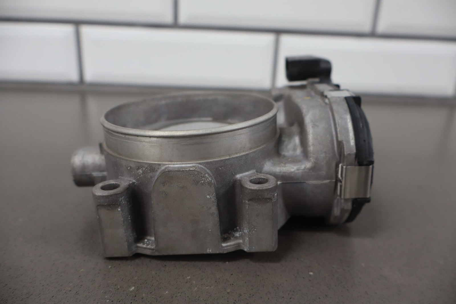 Maybach 57 2007 Throttle body