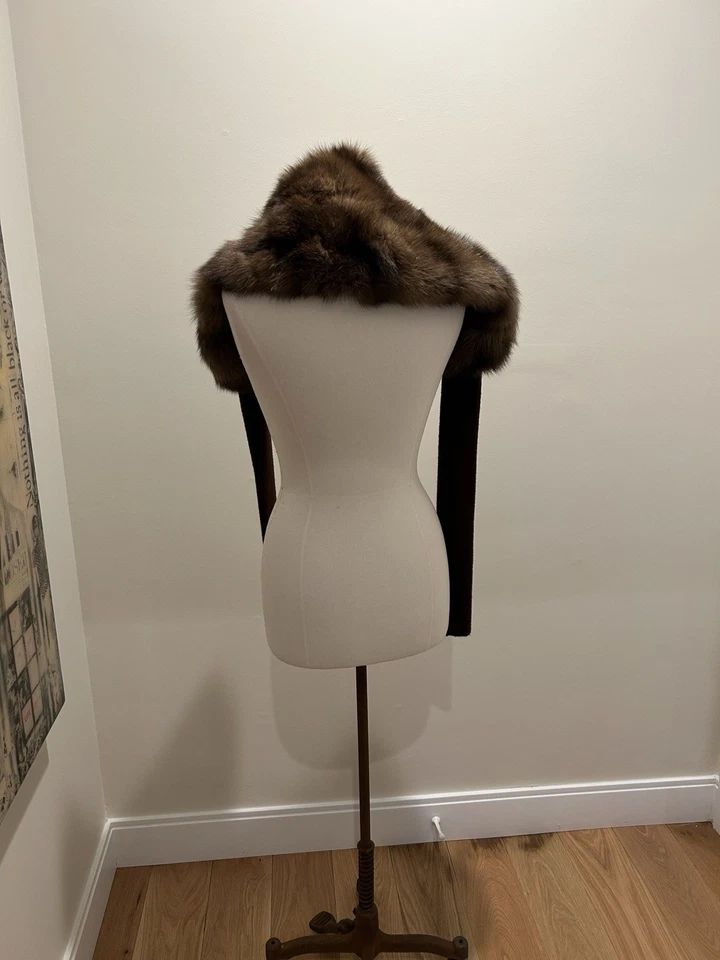 Vintage Elegant Brown Fur Stole With Tie - Image 2 of 3