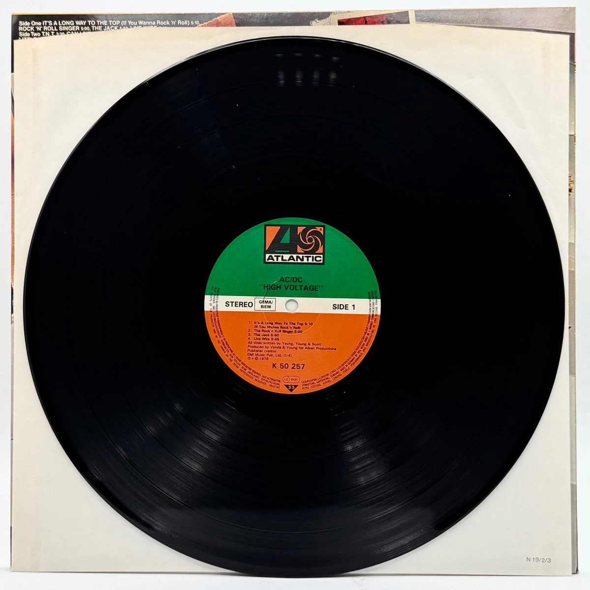 AC/DC - HIGH VOLTAGE (33 RPM - EUROPE - FIRST PRESSING)