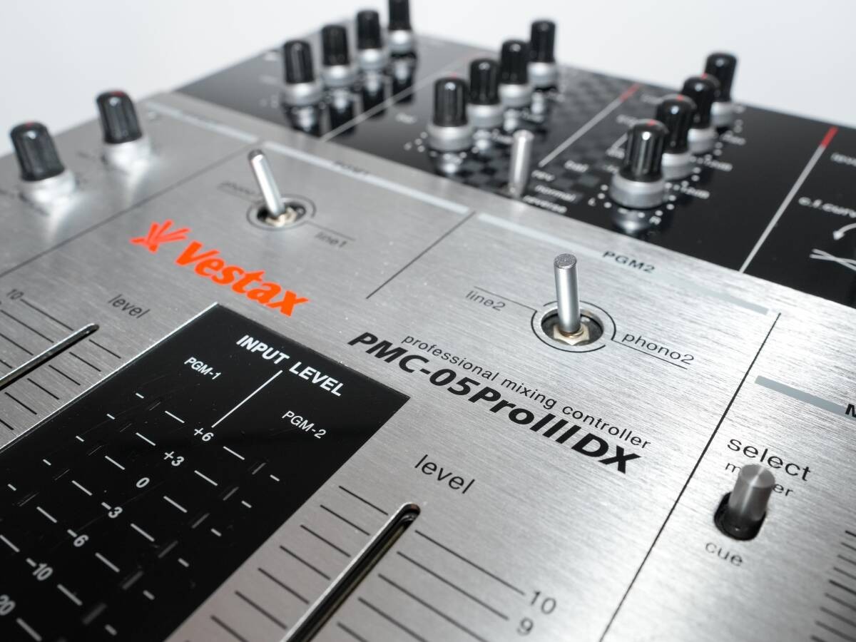 Vestax PMC-05 Pro III DX DJ Mixer 2-Channel Battle Mixer