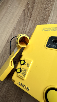 SONY WM-F107 WORKS! SOLAR WALKMAN TESTED RARE FM/AM Stereo