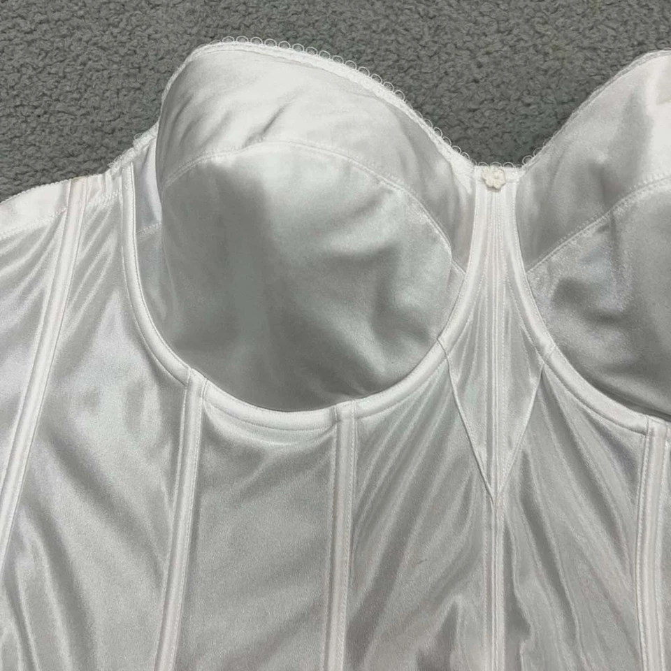 Dominique 紧身胸衣 长线文胸 内衣 新娘 白色 尺寸 44DD 紧身胸衣 — 第 3/4 张图片