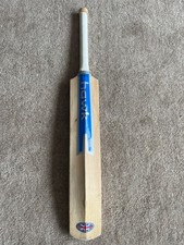 Hawk XB Series 2 X.B. 700 Original Edition Cricket Bat in good used condition