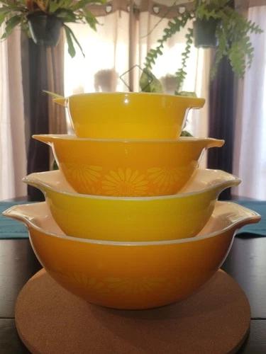 Vintage Pyrex Sunflower Daisy Yellow Orange Cinderella Nesting Bowl Set Of 4