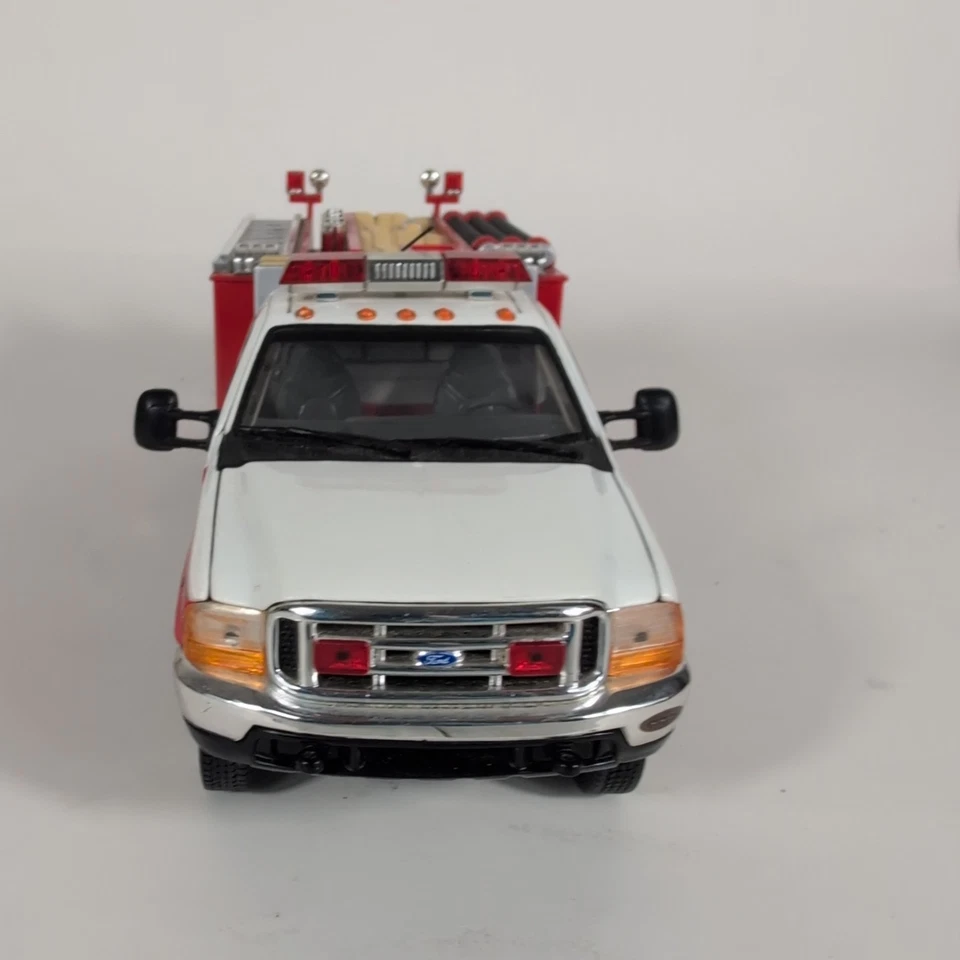 Matchbox 1999 Ford F-450 F-Series 1:24 Diecast KME Middletown Fire Department - Image 2 of 4
