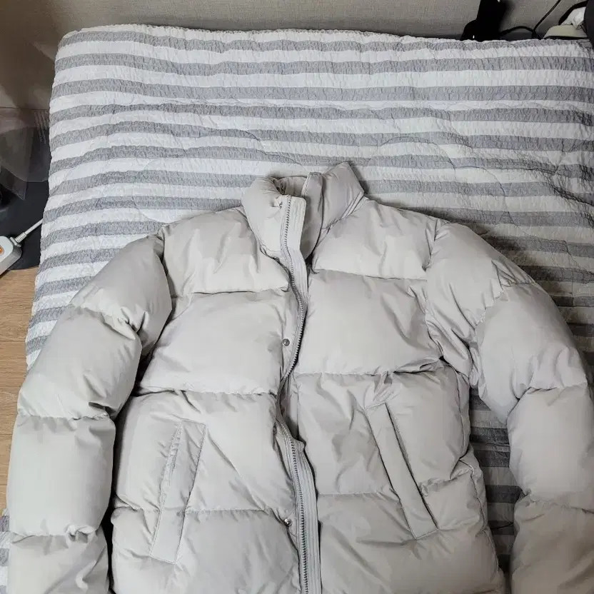 In silence Essential Down Jacket, Grey, Size M, Lightly Used thumbnail 5