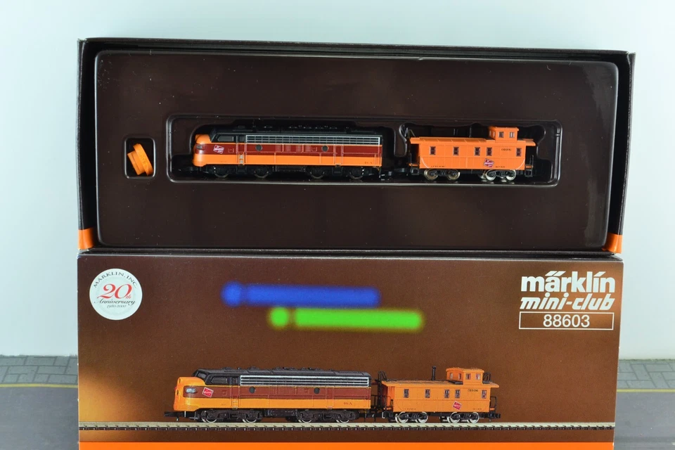 Marklin 88603 The Milwaukee Road F7 Diesel Locomotive 5 Pole Motor + Caboose Z - Image 2 of 4