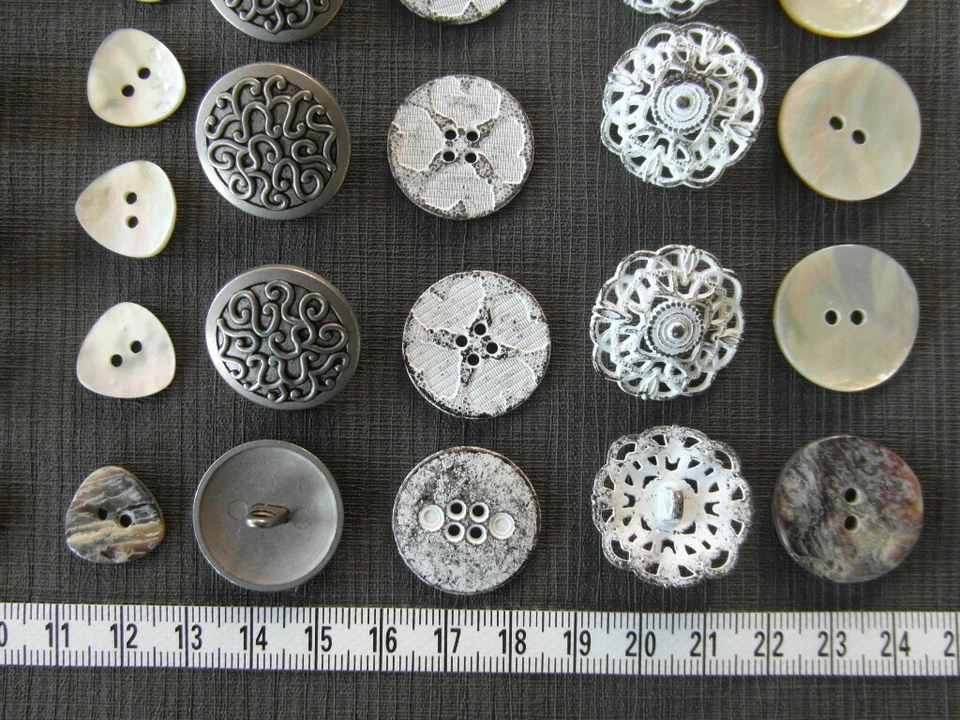 Konvolut Knöpfe Trachten unrund Trachtenknöpfe 10 Positionen = 100 schöne Knöpfe - Bild 3 von 4