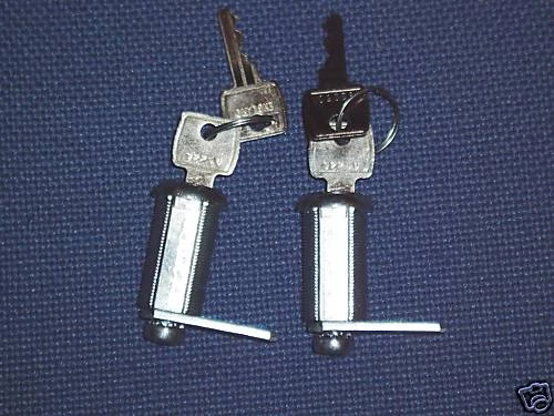 2 x FRUIT MACHINE 92250 PASS LOCKS AND KEYS