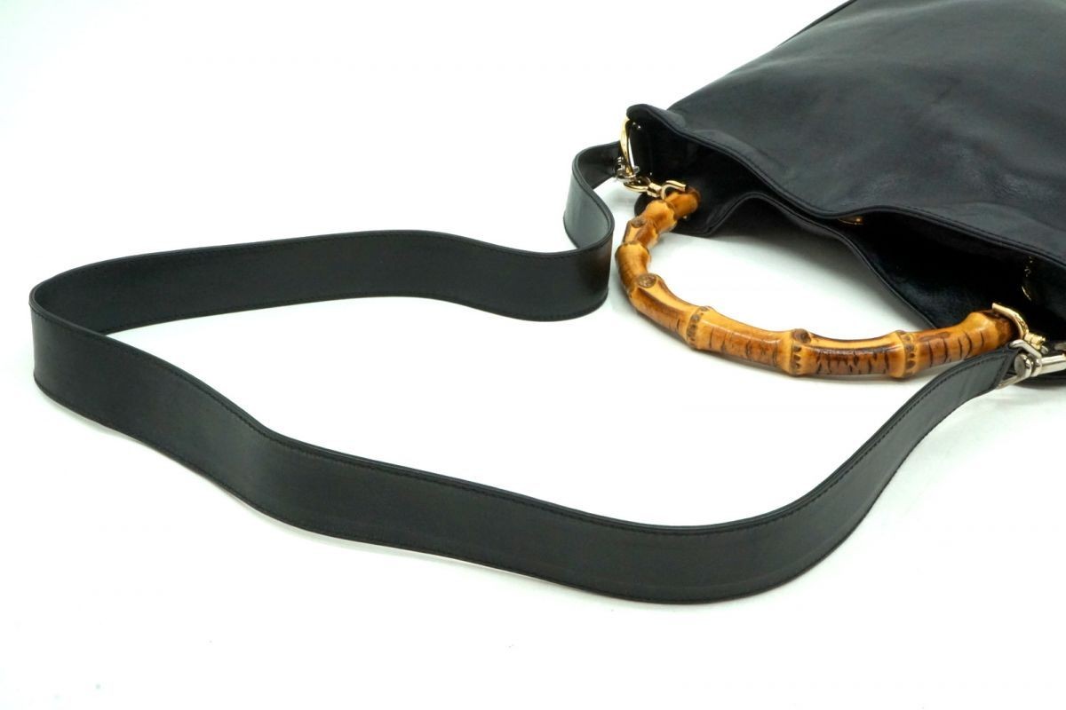 Minimal 2-Way Shoulder Handbag with Bamboo Handle Black Leather - Vintage GUCCI thumbnail 17