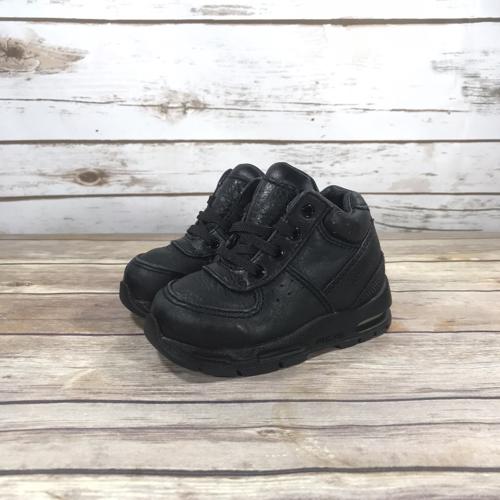 black nike boots boys