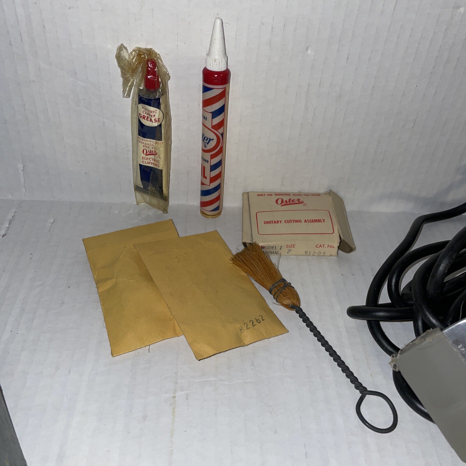 Vintage Oster Model A2 Small Animal Clipper with 2 Size Clippers w