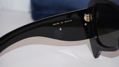 GUCCI New Sunglasses Mask Black Pearl Feather Grey GG0143S  display picture 1