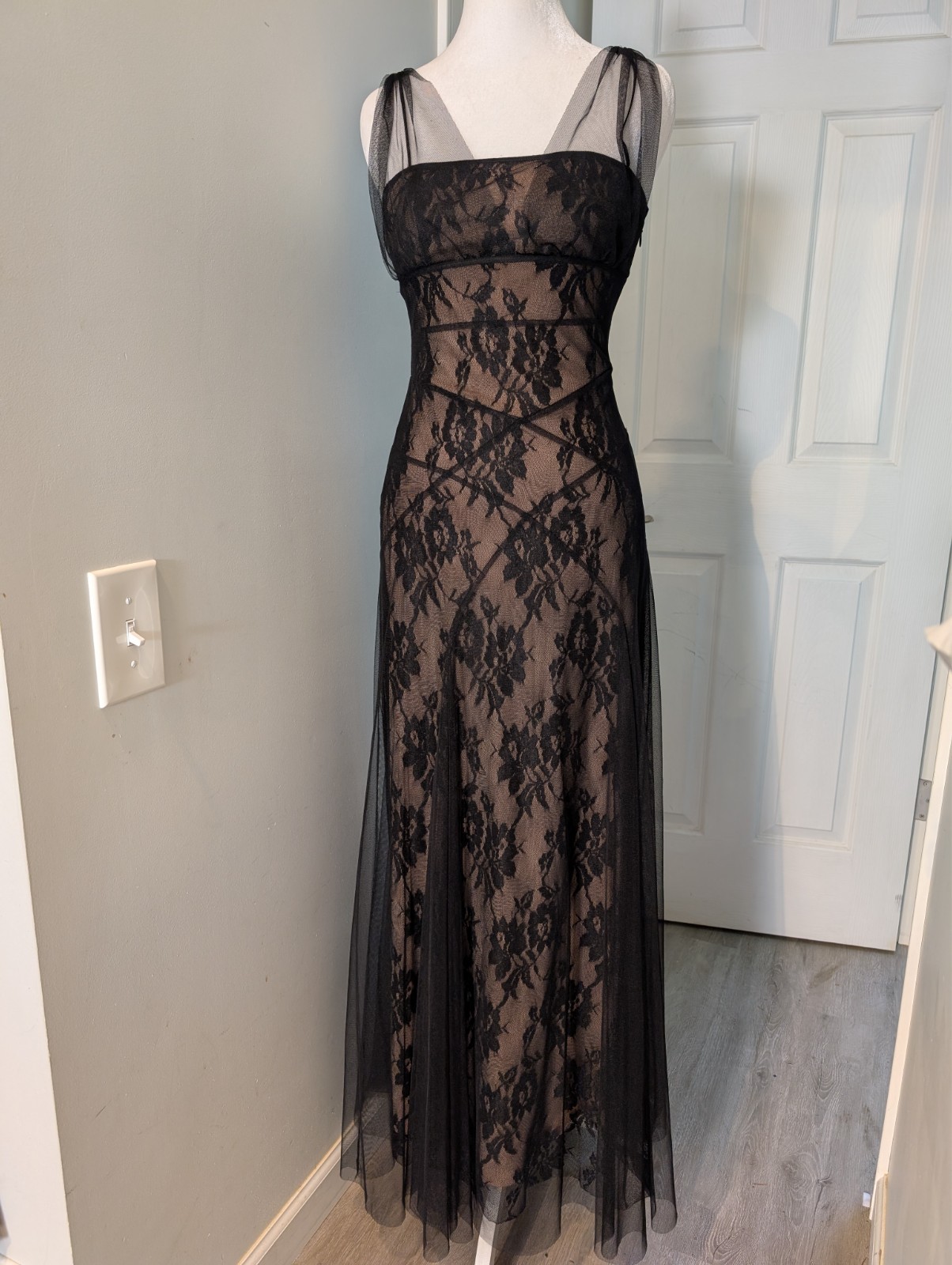BCBG Maxazria Black Lace Floral Sheer Maxi Dress Size 0 Full Length Gown Prom