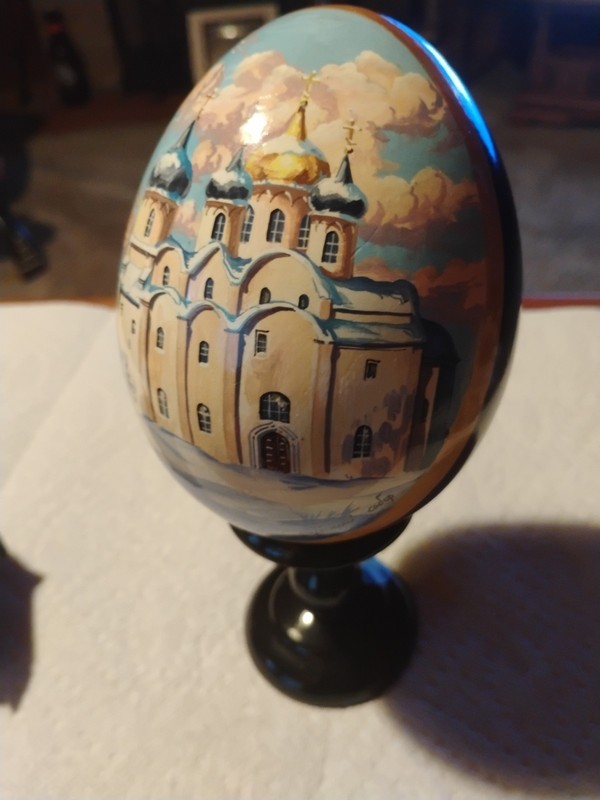 VINTAGE RUSSIAN FOLK ART HAND PAINTED LACQUER EGG
