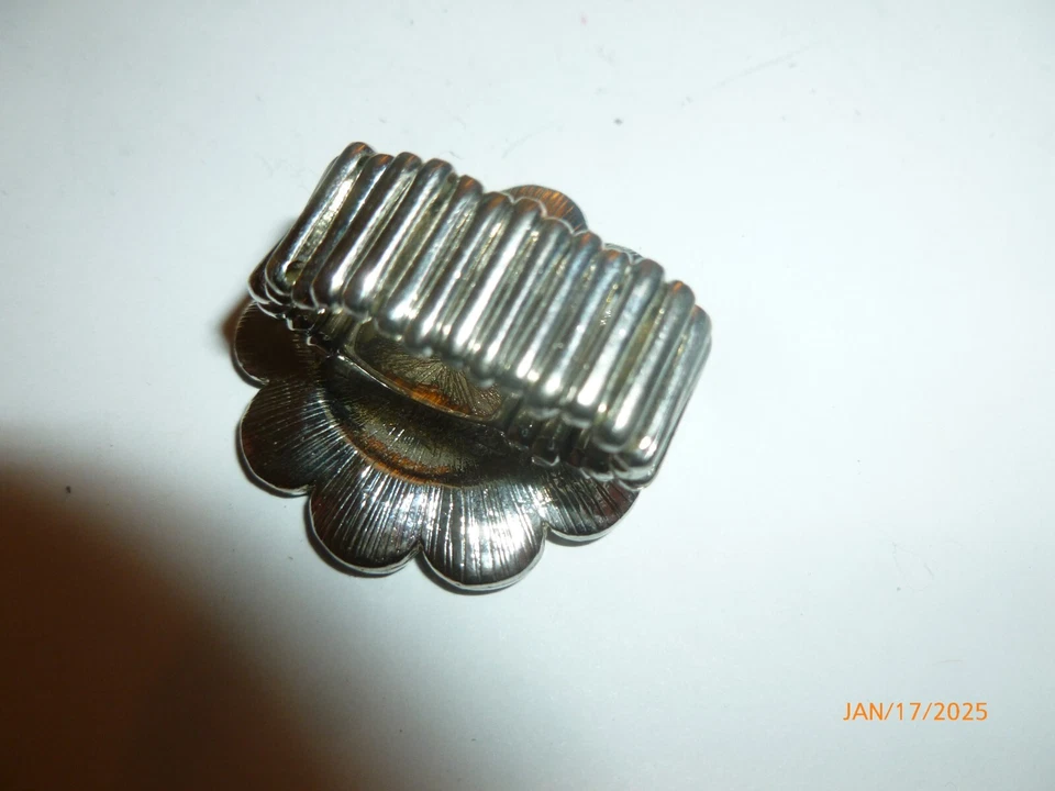 Vintage Iridescent Faux Abalone Shell Flower Silver Tone Stretch Ring - Image 3 of 4