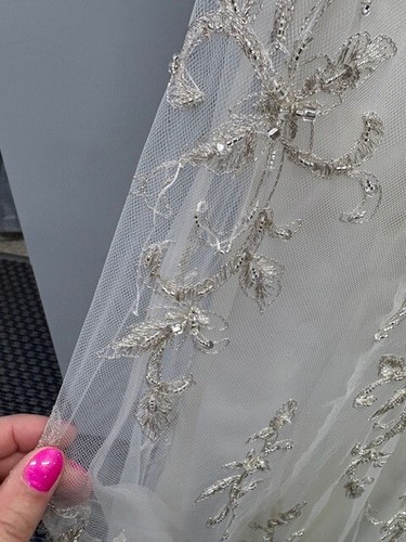 $2545 Ivory Beaded Tulle Wedding Dress Size 10 with defects - Picture 12 of 13