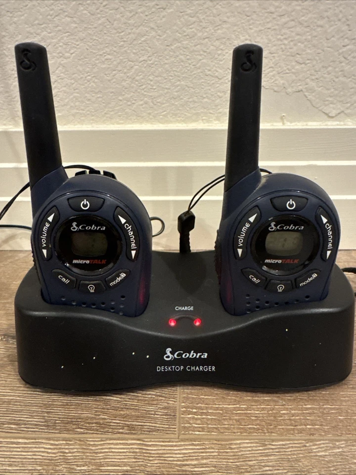 Cobra MicroTalk Walkie Talkies mit Ladeadapter Modell PR-100 ** SIEHE BESCHREIBUNG **