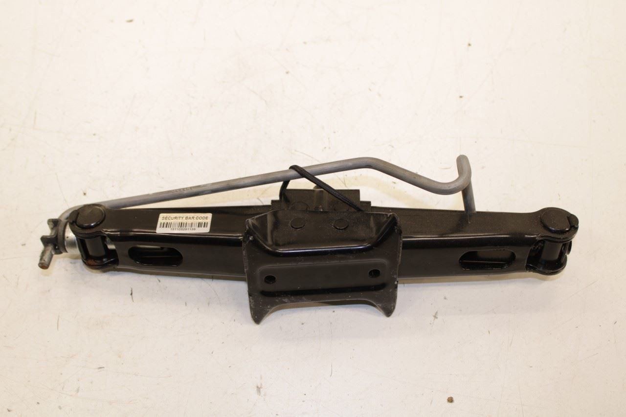 14-19 Maserati Ghibli S Q4 3.0L Lift Jack and Tool Kit w/ Foam Holder Container