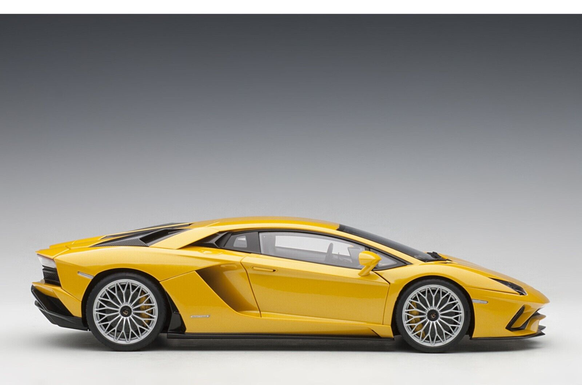 Aa 1/18 ランボルギーニ アヴェンタドール S イエロー 79132 1/18 Lamborghini Aventador S New Giallo Orion/ Pearl Yellow