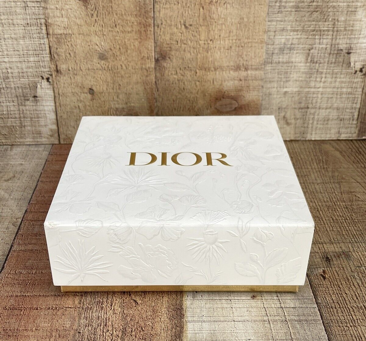 Dior ギフト Authentic Dior White Gold Gift Box Embossed Flowers Floral