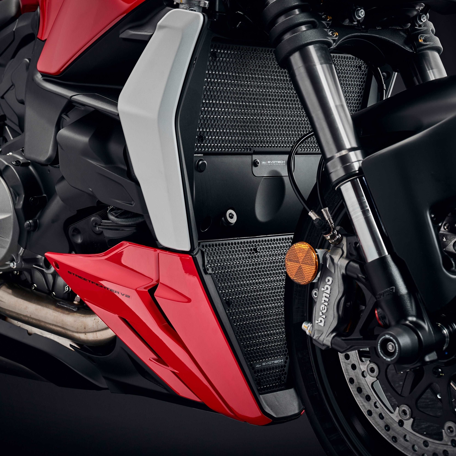 Idéal pour le circuit, la protection radiateur Evotech Ducati Streetfighter V2 sécurise vos sessions