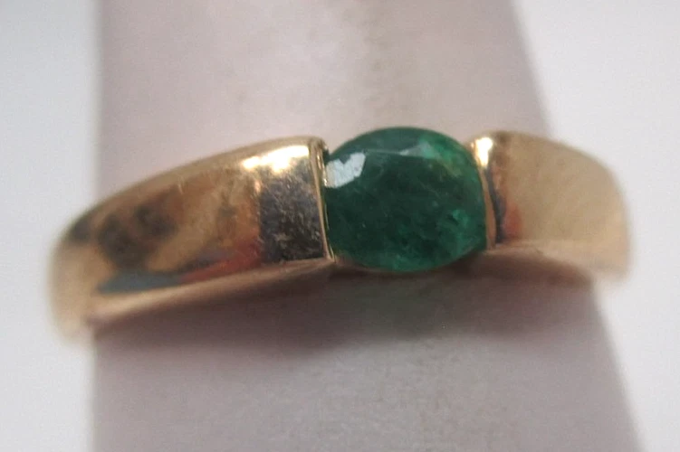 Anel vintage de ouro amarelo 14k com esmeralda natural tamanho 6,5 - Imagem 3 de 4