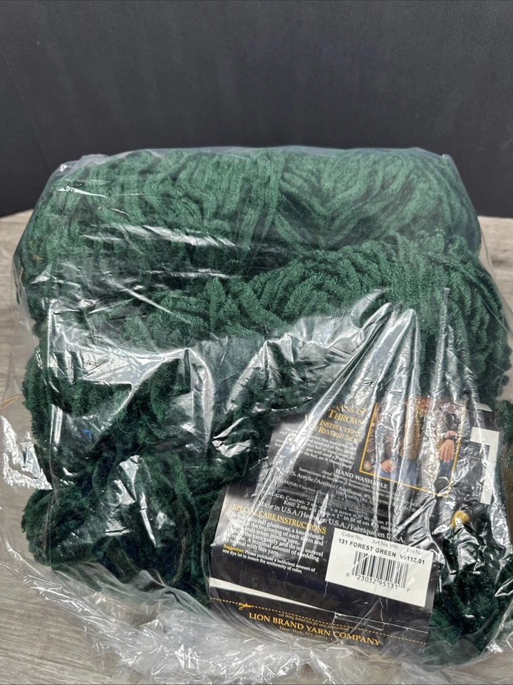 New LION BRAND Chenille Thick & Quick Yarn - 131 Forest Green Lot of 5 Skeins - Image 4 of 4