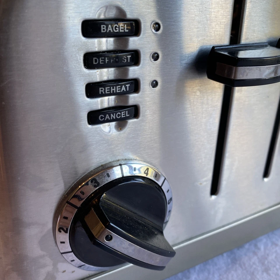 Tostadora Cuisinart Classic 4 rebanadas CPT-180DL negra/acero inoxidable usada en excelente estado Foto 2 de 4