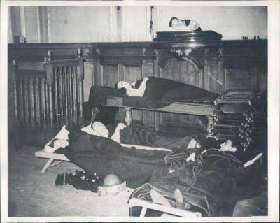 1940 Press Photo London England Air Raid Precautions Workers Sleep - ner58499