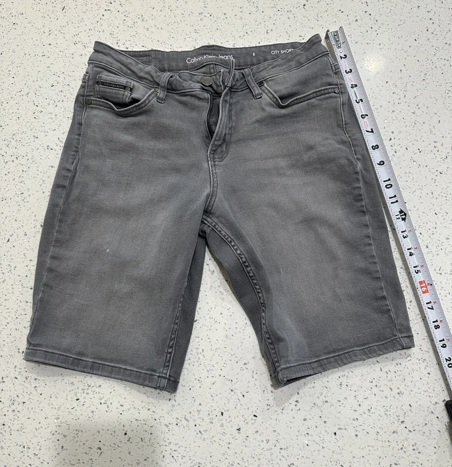 Pantalones de mezclilla para mujer Calvin Klein City cortos grises talla 6 denim 5 bolsillos Foto 2 de 4