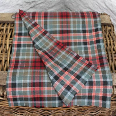 Gordon Red *Muted* Scottish Tartan - Fat Quarter (75 cm x 50 cm) - feine 100 % Wolle