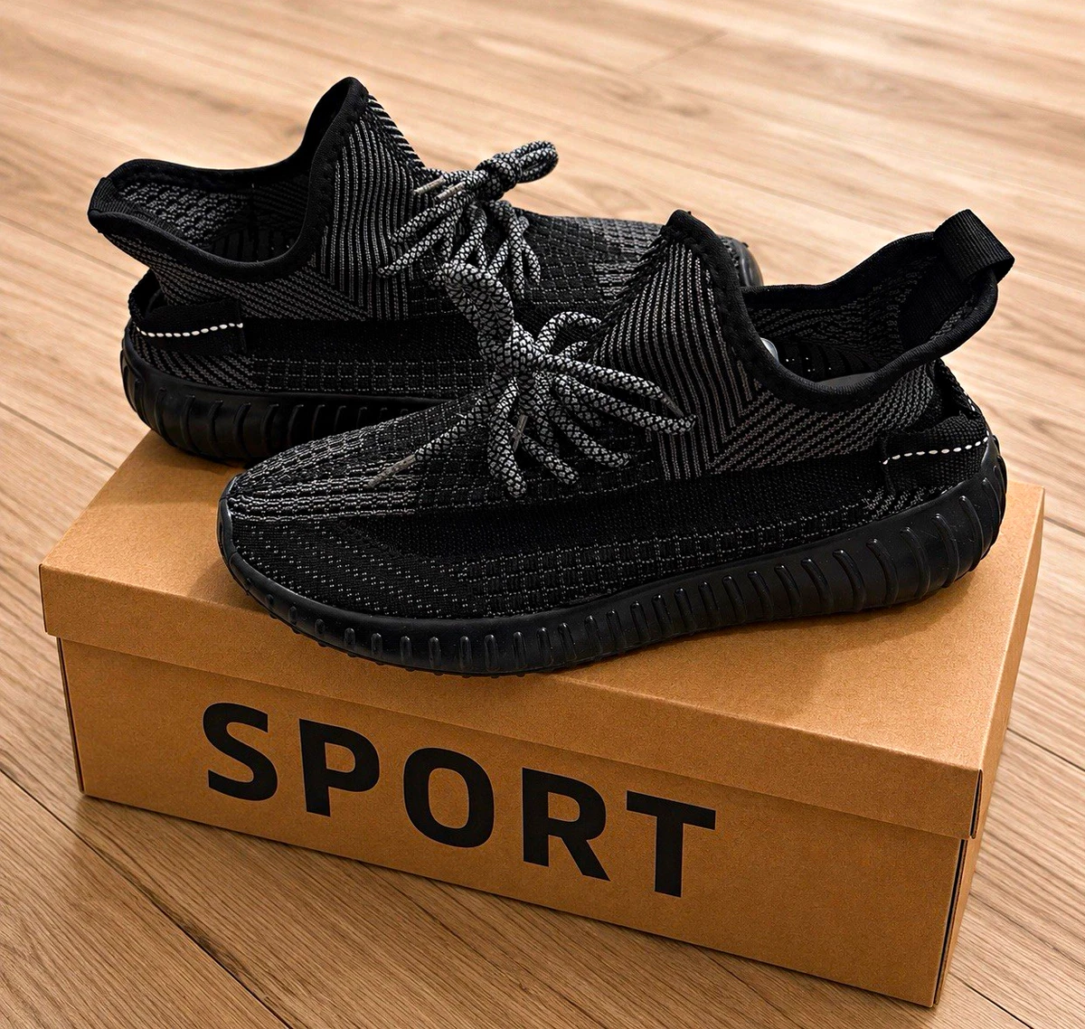 Preços baixos em adidas Yeezy Boost 350 V2 Black | eBay