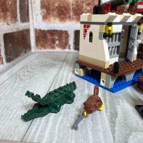 LEGO Pirates Soldiers' Fort 6242 In 2009 Used Retired Complete