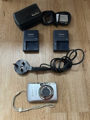 Canon IXUS 970 IS 10MP Point & Shoot Digital Camera + SD Card, Chargers TESTED