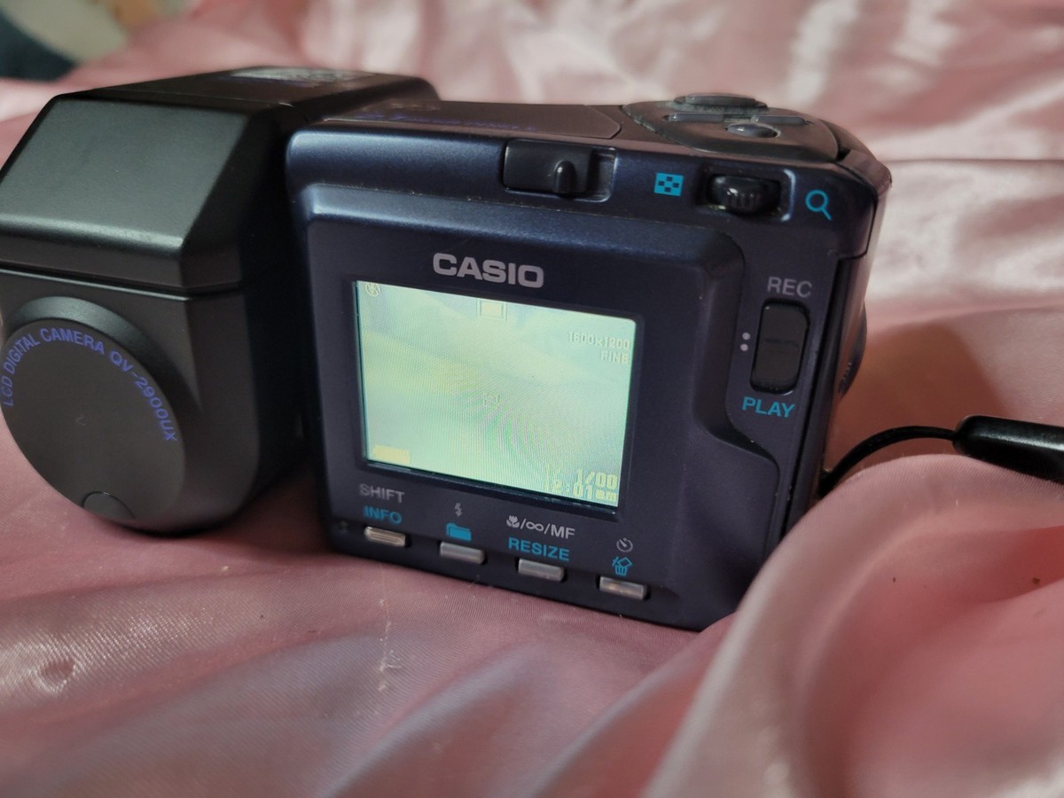 RARE CASIO QV-2900UX Digital Camera 8x Optical 32x Digital Zoom