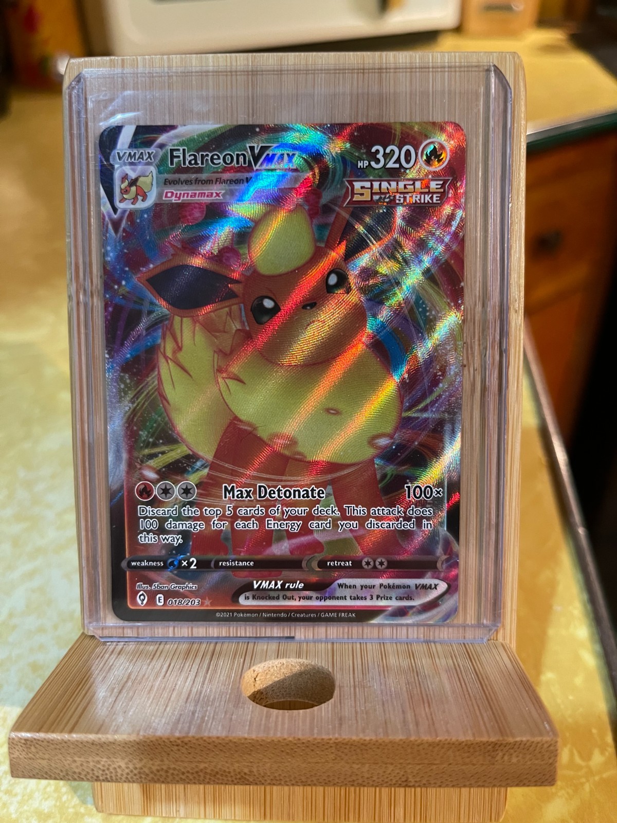 Flareon VMAX 018/203 NM Pokémon TCG Evolving Skies Ultra Rare Holo