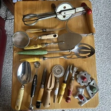 Miscellaneous Wooden Handled Kitchen Gadgets Old 17 Pieces