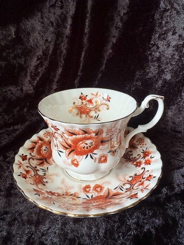 Royal Albert Teacup and saucer Keepsake pattern, England 1940's, Gorgeous!