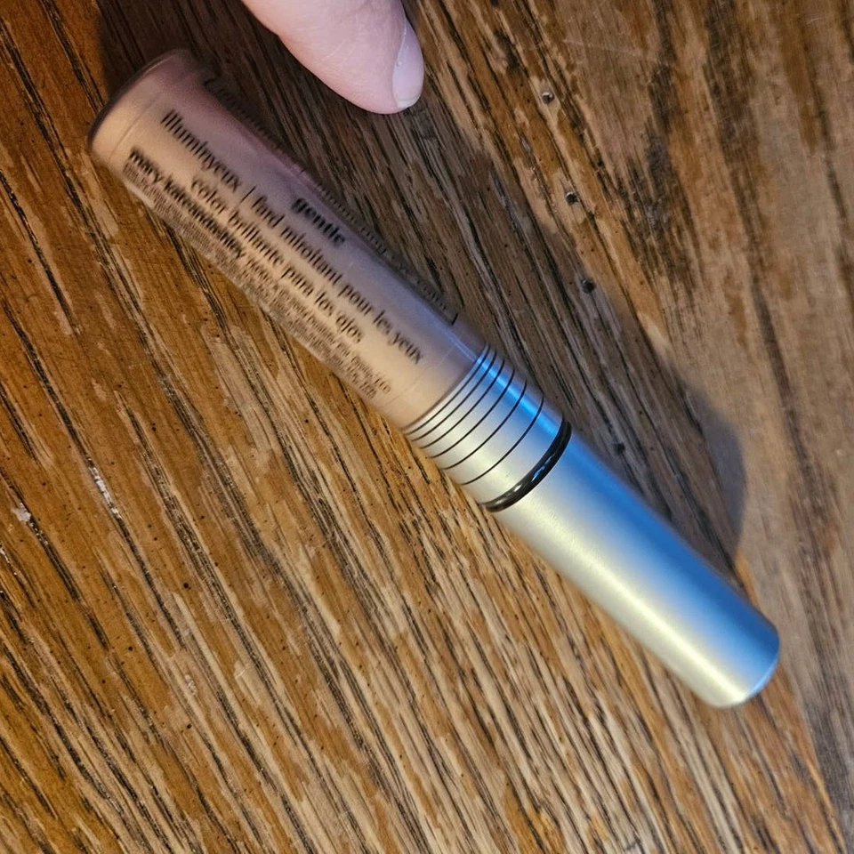 ¡NUEVO! Polvo de color de ojos brillante Mary-Kate and Ashley Olsen Illumineyes suave Foto 4 de 4