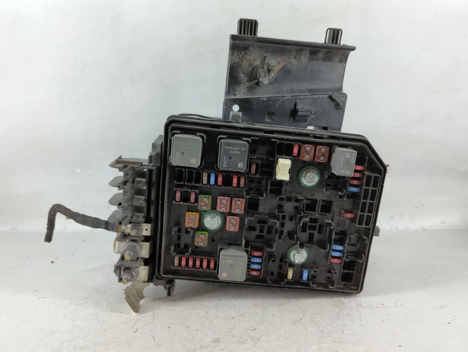 2016-2018 雪佛兰 Volt Fusebox 熔断器盒继电器模块 84240071 YLDE9 — 第 2/4 张图片