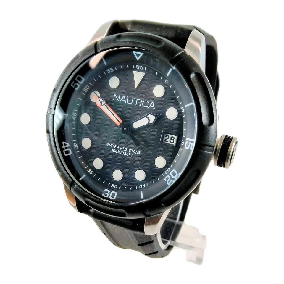 Reloj Nautica 49MM para hombre resistente al agua esfera negra con detalles blancos nuevo de stock Foto 2 de 4