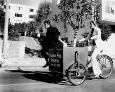What's Up Doc Barbra Streisand peddles cart Ryan O'Neal running 11x14 photo