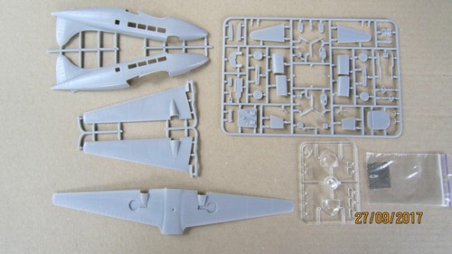 Amodel 72294 - 1/72 'Dove' British Civilian Aircraft (PE parts) scale model kit - Picture 8 of 12