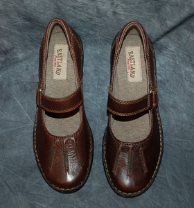 eastland mary jane shoes