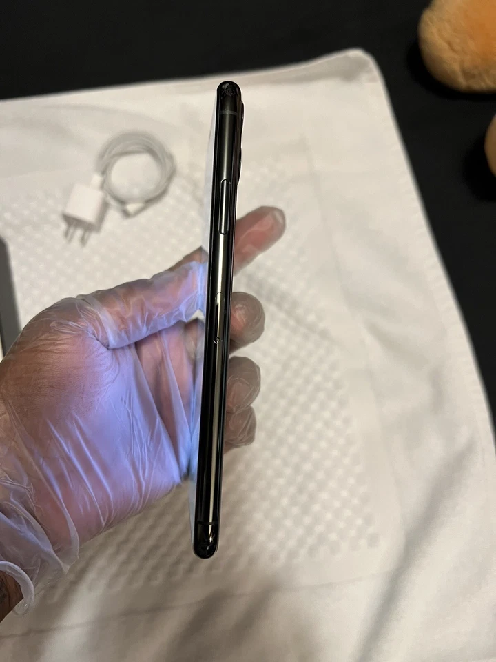 Verizon iPhone 11 Pro Max - Image 4 of 4