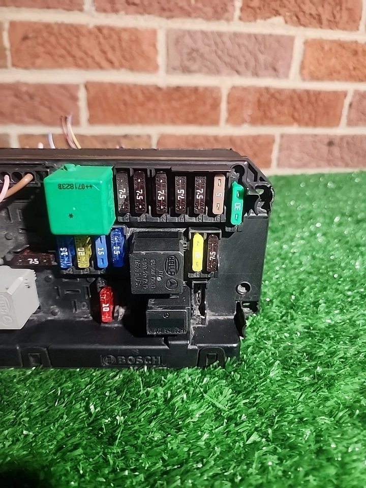 2008 - 2010 MERCEDES BENZ C63 AMG C350 C300 C250 FRONT SAM FUSE RELAY BOX MODULE - Image 4 of 4