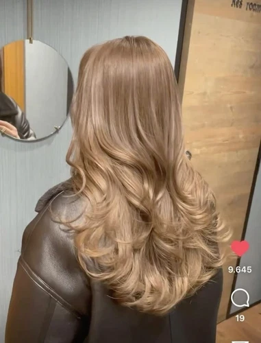 20 Zoll lange warme beige braune gewellte Perücke 100 % Echthaar Lace Front Wig